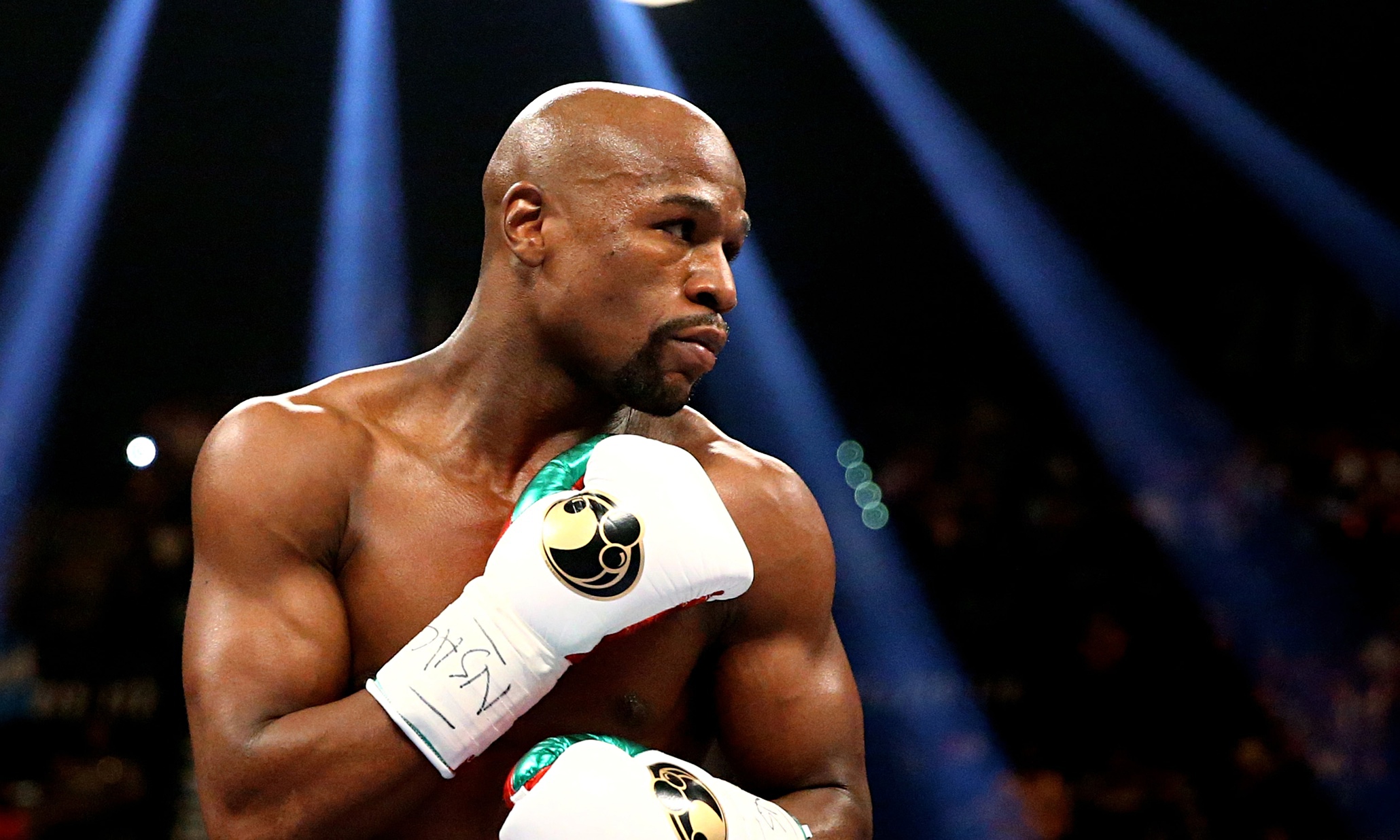 Floyd Mayweather Jr in Las Vegas for a fight described by Sugar Ray Leonard as 'about history'