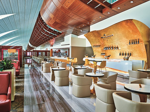 emirates_business_class_lounge_pezsgo_lounge
