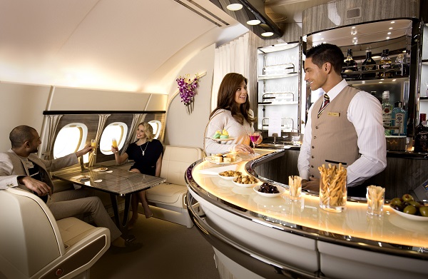 Emirates_A380_fedelzeti_lounge_2