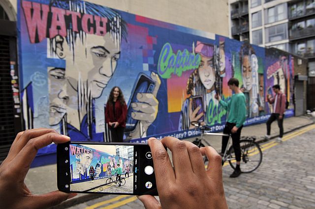 HONOR shines a light on smartphone stereotypes with ‘evolving’ street art mural