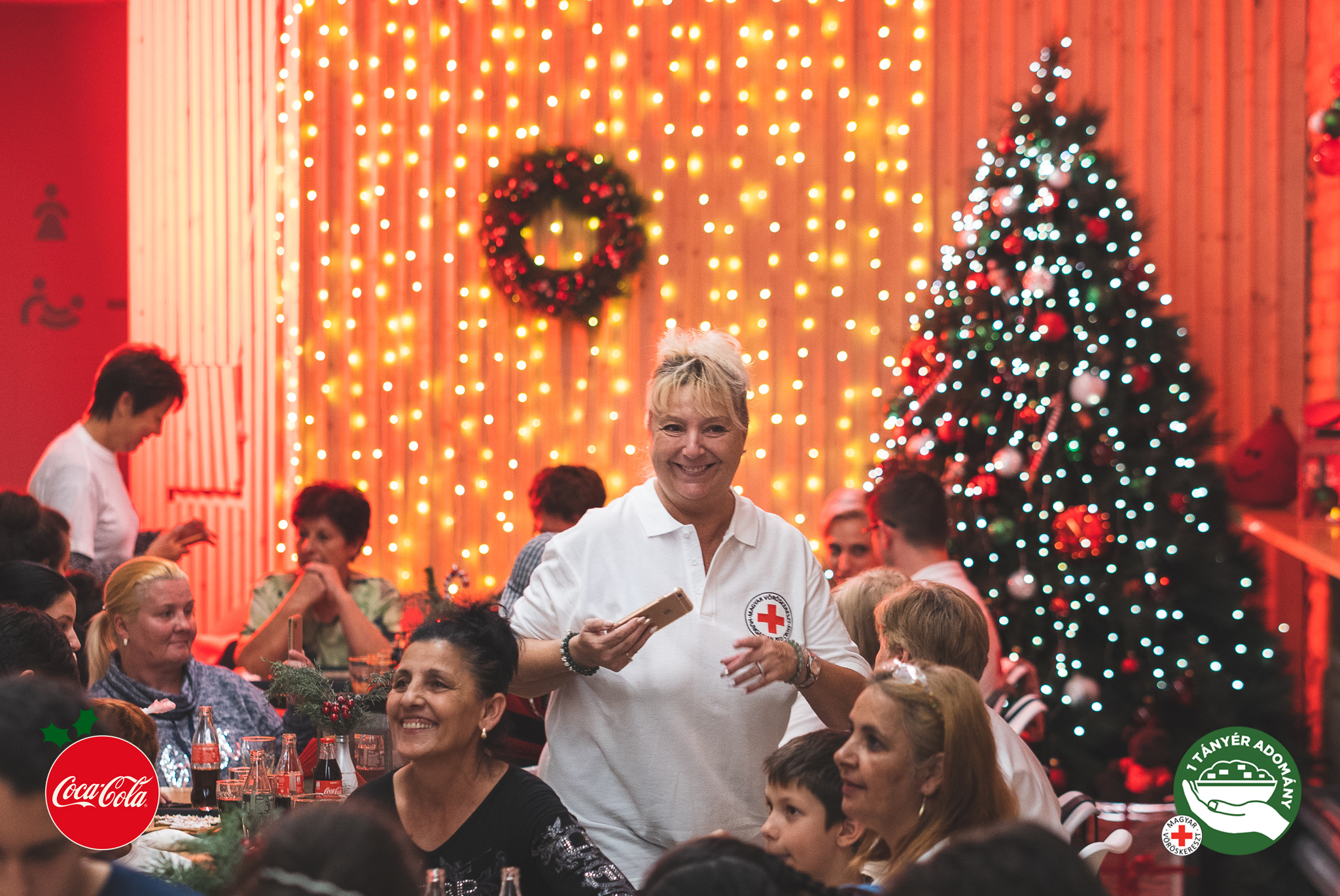 Coca-Cola_Vöröskereszt_Street Kitchen_SzerezzÖrömet_karácsonyi vendégség_3